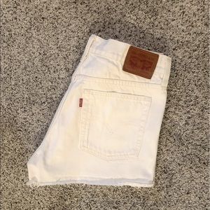 High-rise Levi’s shorts
